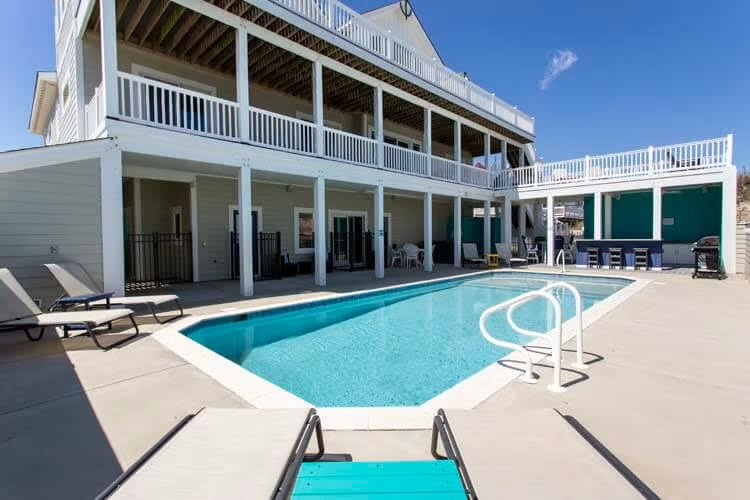 Rental property pool with outdoor wet bar